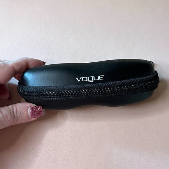 Vogue Black Glasses Case Zip-Up With Cleaning Cloth - Picture 1 of 8
